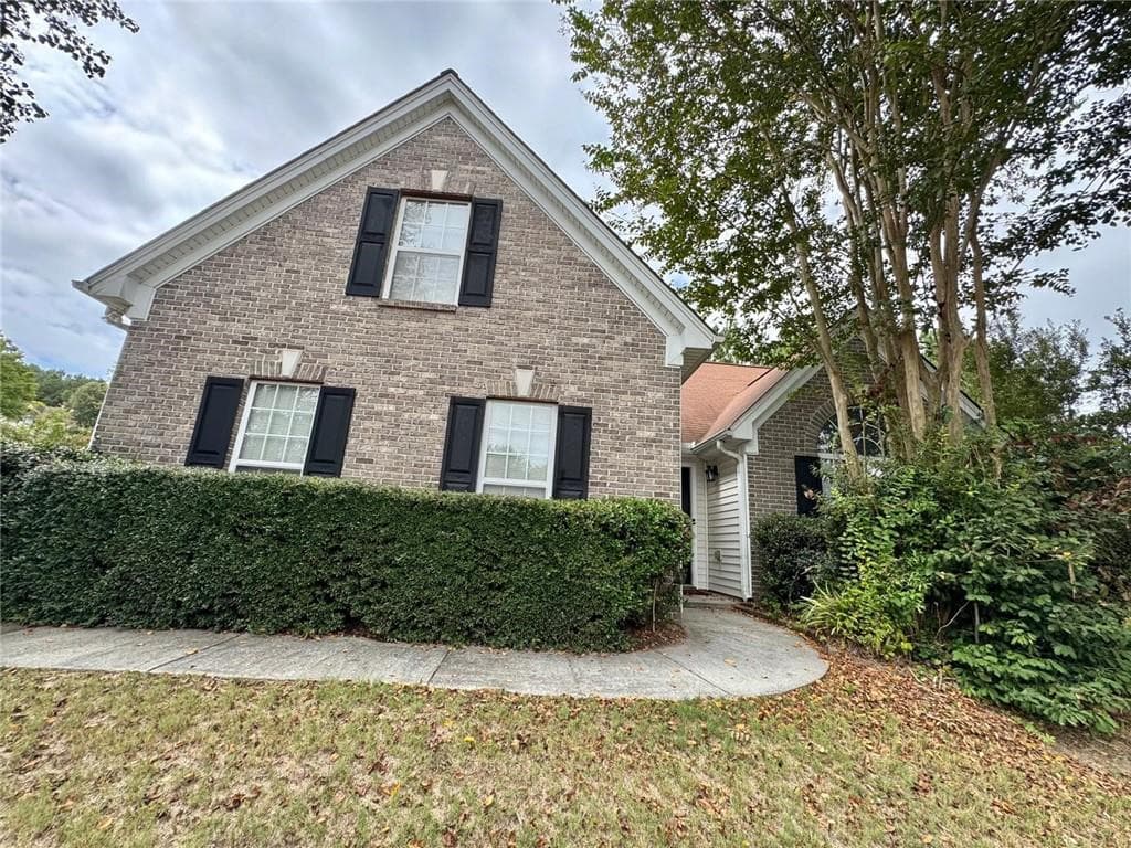 4 bedroom, 2 bathroom, 1,720 sq ft single family residence for sale at 1431 Log Cabin Lane, Lawrenceville, GA 30045 — photo 6