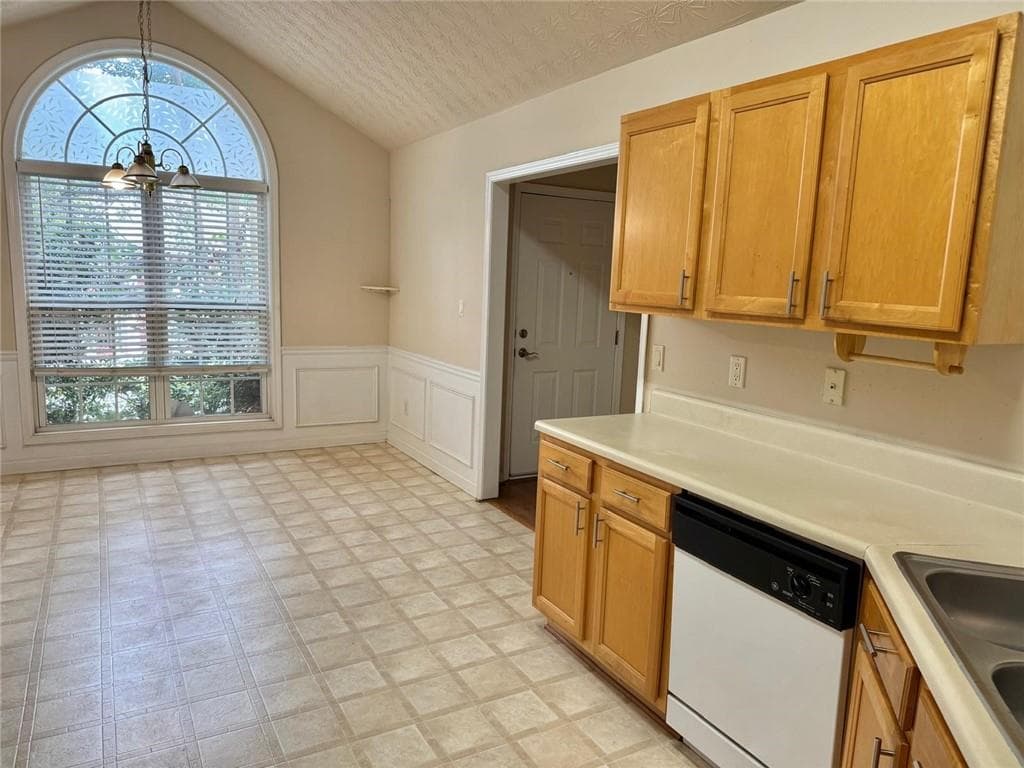 4 bedroom, 2 bathroom, 1,720 sq ft single family residence for sale at 1431 Log Cabin Lane, Lawrenceville, GA 30045 — photo 10