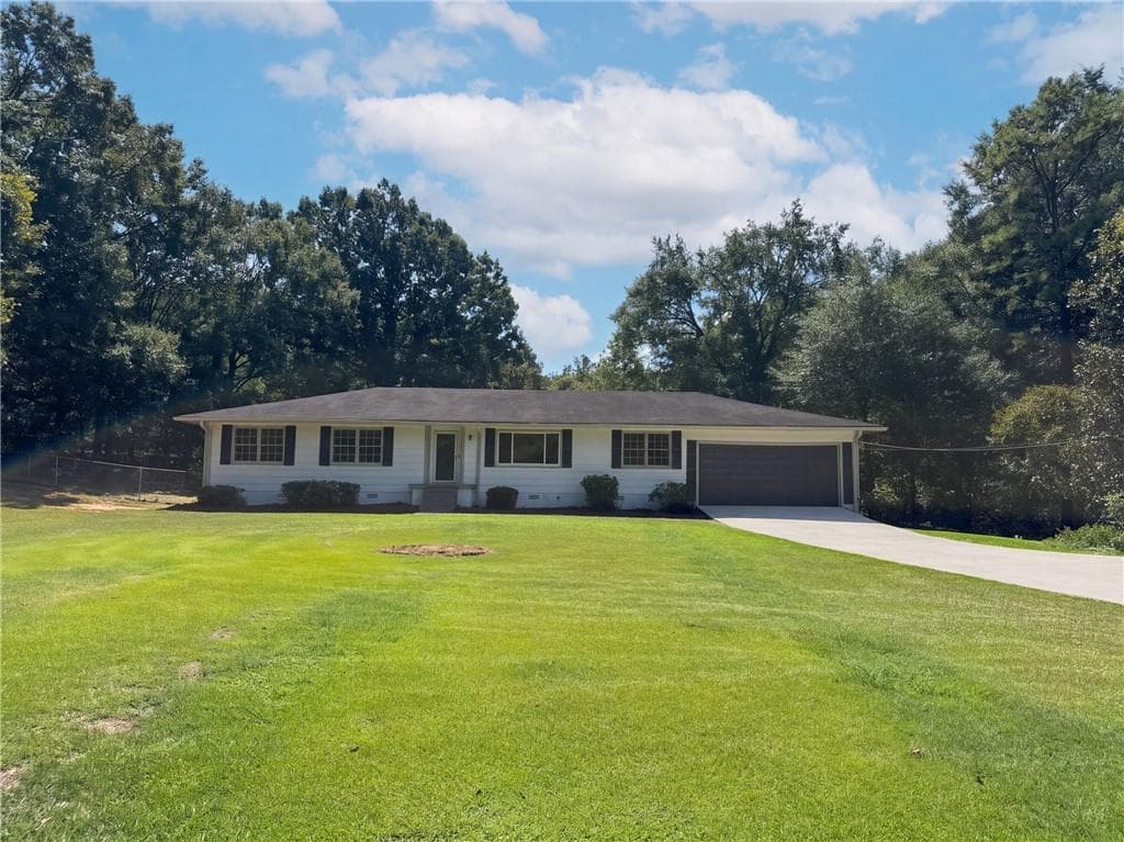 3 bedroom, 3 bathroom, 2,082 sq ft single family residence for sale at 3089 Linecrest Road, Ellenwood, GA 30294