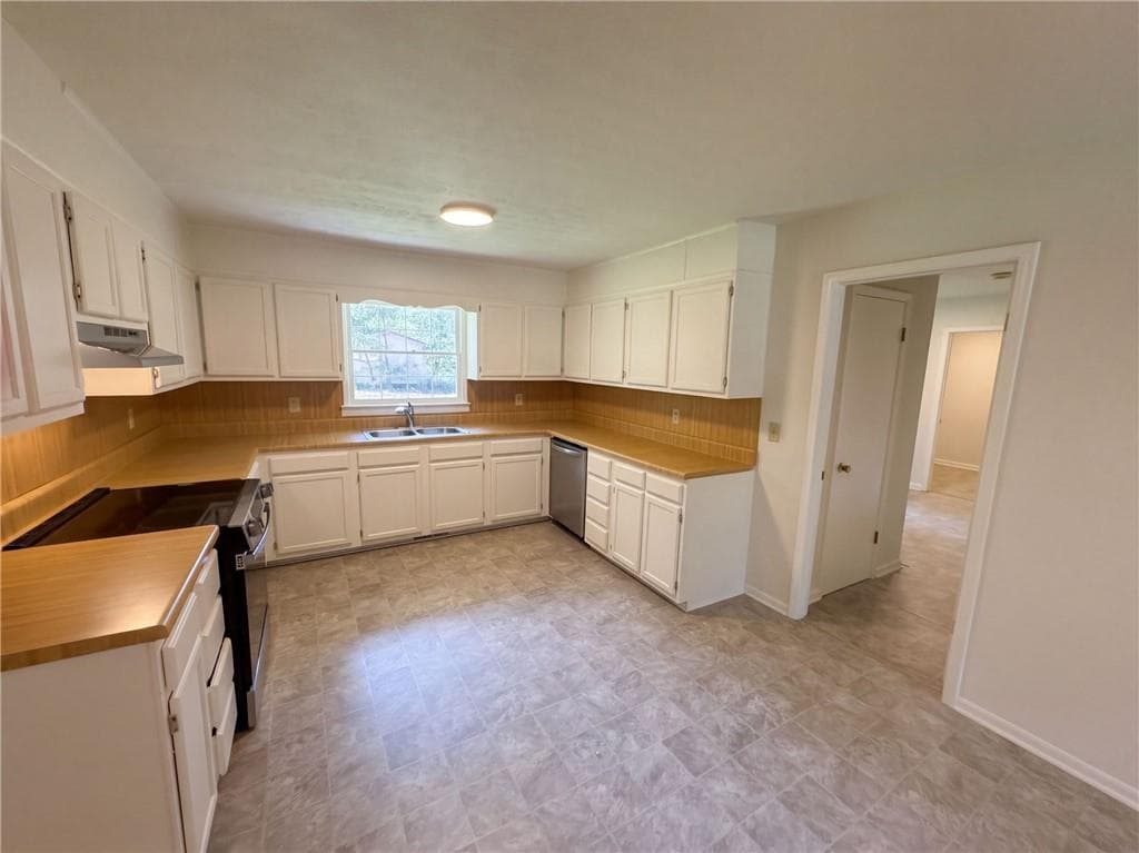 3 bedroom, 3 bathroom, 2,082 sq ft single family residence for sale at 3089 Linecrest Road, Ellenwood, GA 30294 — photo 2