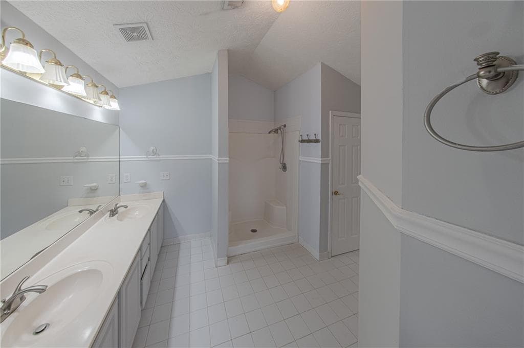 4 bedroom, 3 bathroom, 2,736 sq ft single family residence for rent at 722 Thornapple Trail, Lawrenceville, GA 30046 for $2,350 a month — photo 9