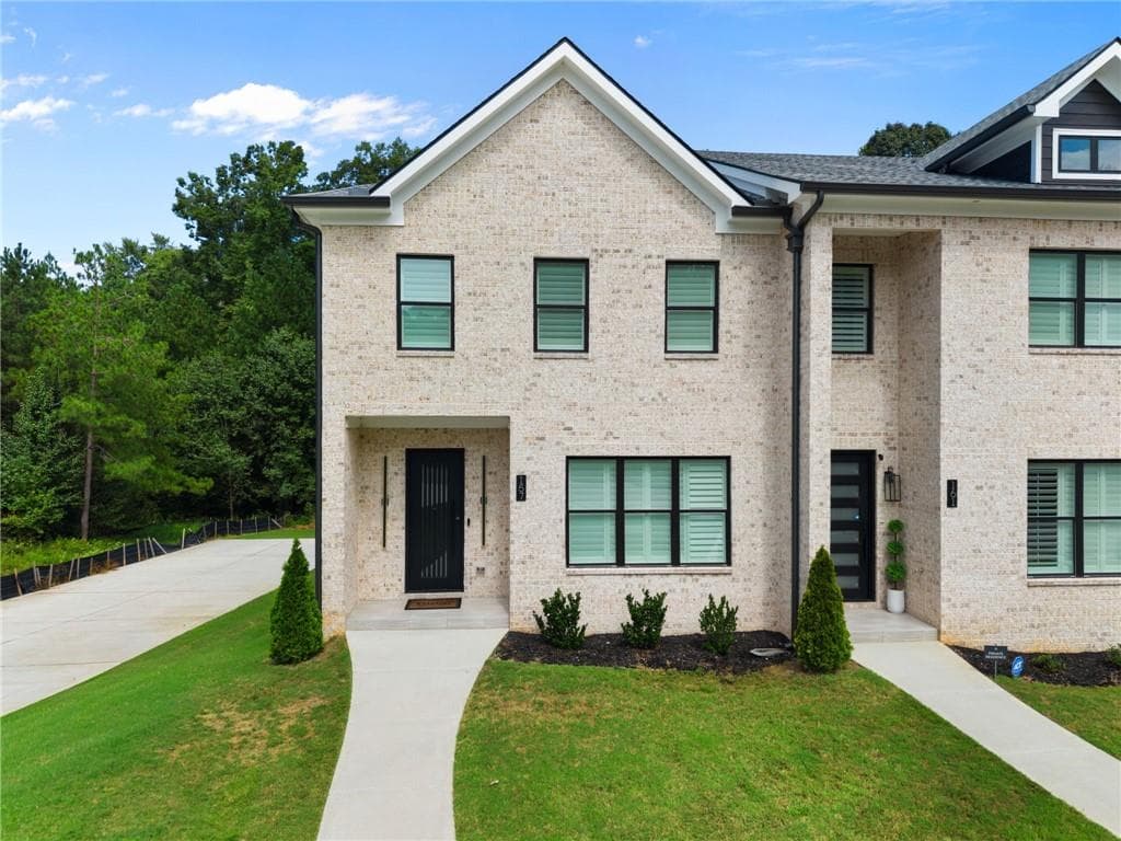 4 bedroom, 4 bathroom, 2,713 sq ft townhouse for rent at 157 Brush Creek Court, Stockbridge, GA 30281 for $4,200 a month — photo 2