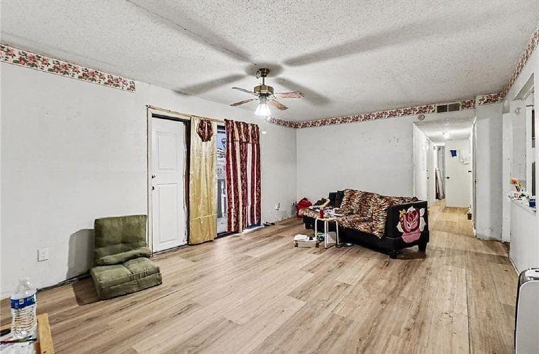 4 bedroom, 3 bathroom, 1,449 sq ft condominium under contract at 120 Camelot Drive, Atlanta, GA 30349 — photo 3