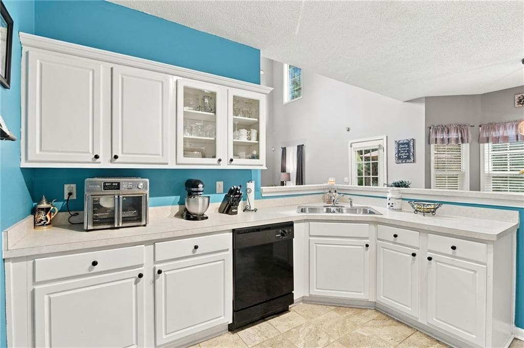 3 bedroom, 3 bathroom, 2,292 sq ft single family residence for sale at 8098 Green Garden Drive, Riverdale, GA 30296 — photo 10