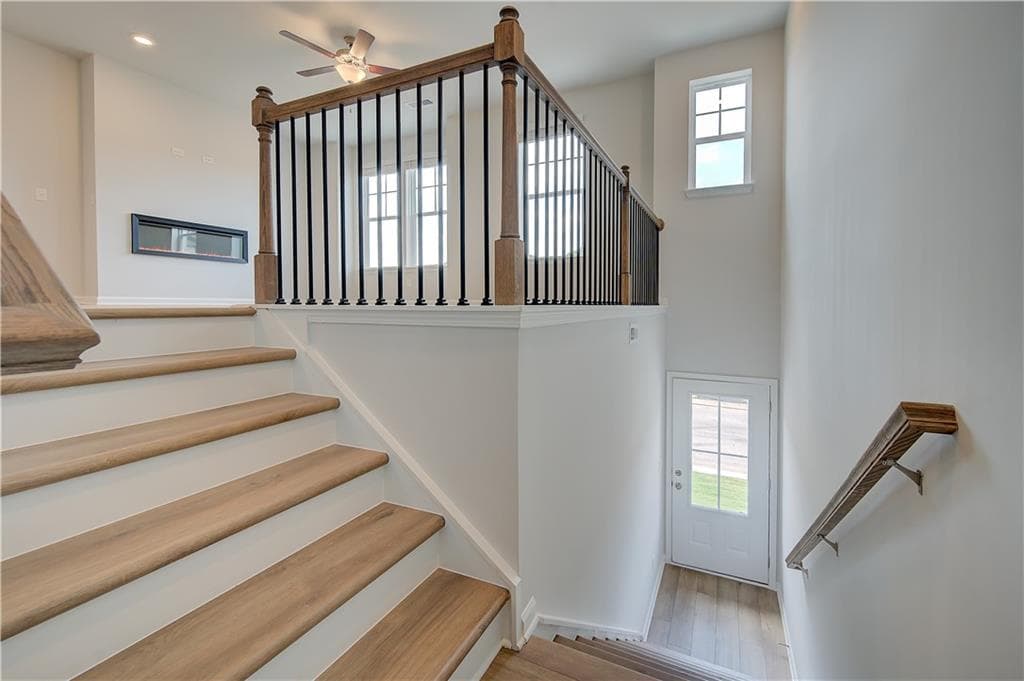 3 bedroom, 4 bathroom, 2,288 sq ft townhouse for sale at 3006 Daybreak Lane, Newnan, GA 30265 — photo 3