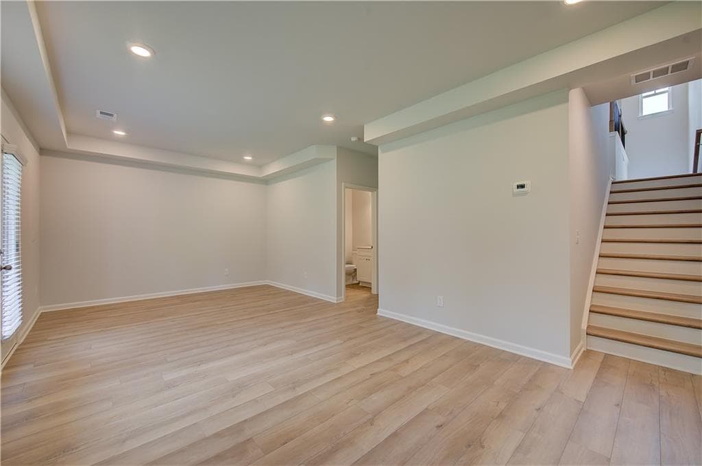 3 bedroom, 4 bathroom, 2,288 sq ft townhouse for sale at 3006 Daybreak Lane, Newnan, GA 30265 — photo 4