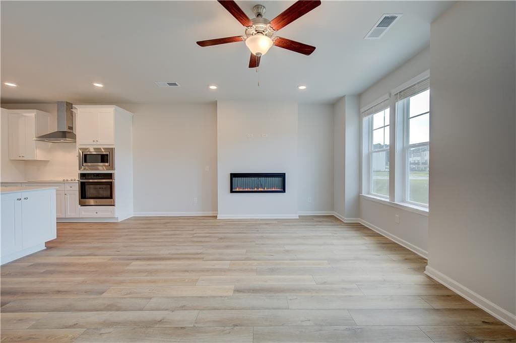 3 bedroom, 4 bathroom, 2,288 sq ft townhouse for sale at 3006 Daybreak Lane, Newnan, GA 30265 — photo 7