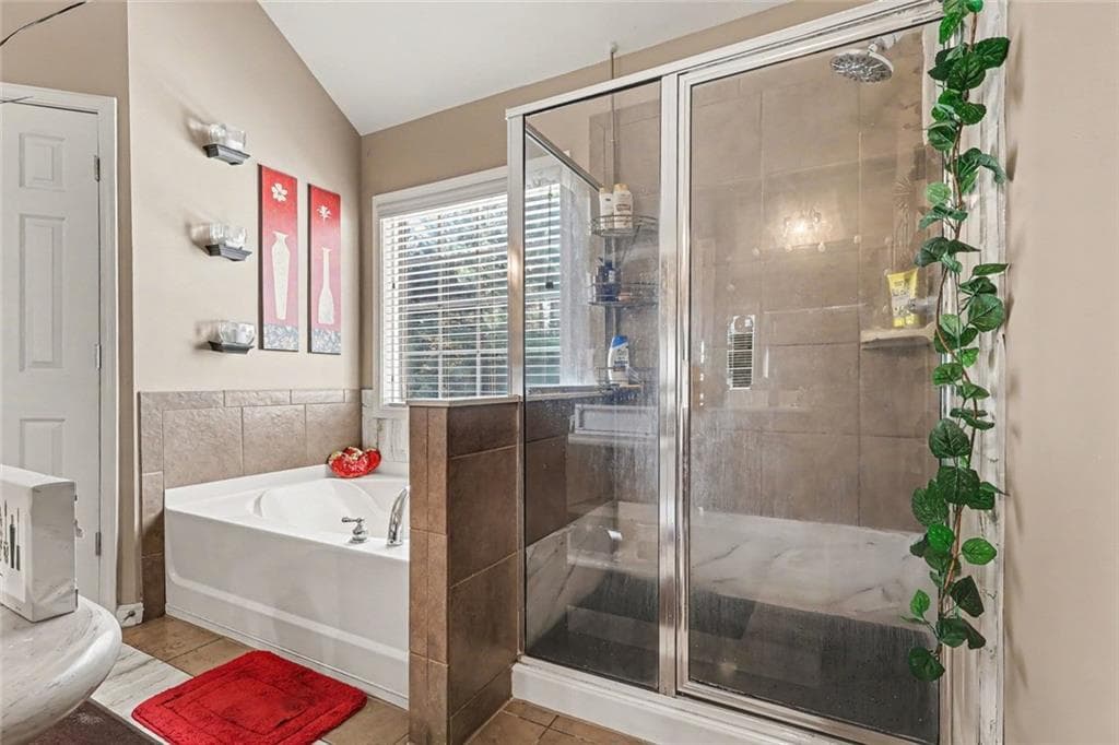 4 bedroom, 3 bathroom, 2,936 sq ft single family residence for sale at 3732 Lake Enclave Way, Atlanta, GA 30349 — photo 6
