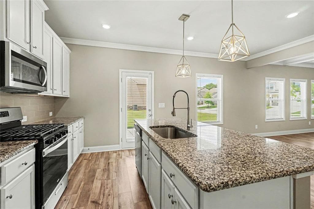 4 bedroom, 3 bathroom, 2,222 sq ft single family residence for sale at 305 Sterling Creek Way, Loganville, GA 30052 — photo 9