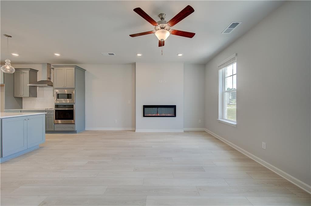 3 bedroom, 4 bathroom, 2,280 sq ft townhouse for sale at 3004 Daybreak Lane, Newnan, GA 30265 — photo 8