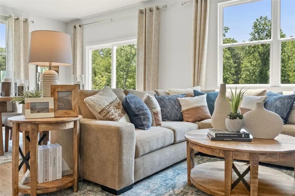 3 bedroom, 3 bathroom, 1,855 sq ft townhouse for sale at 2935 Crystal Springs Point 158, Gainesville, GA 30507 — photo 3