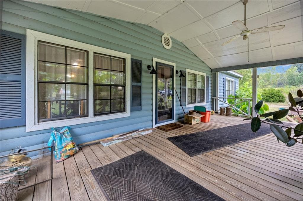 4 bedroom, 3 bathroom, 2,500 sq ft single family residence under contract at 5442 Willow Wind Court, Social Circle, GA 30025 — photo 4