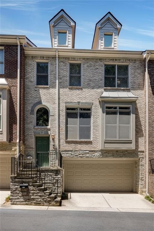 3 bedroom, 4 bathroom, 3,225 sq ft townhouse for sale at 5561 Julian Place, Atlanta, GA 30342 — photo 1 of 36