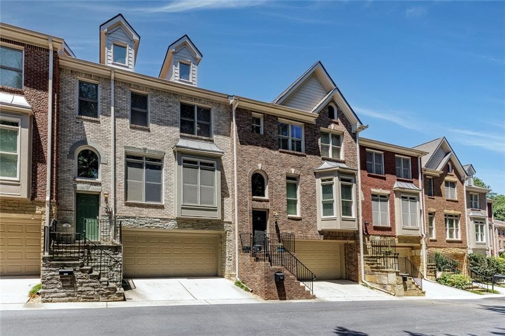 3 bedroom, 4 bathroom, 3,225 sq ft townhouse for sale at 5561 Julian Place, Atlanta, GA 30342 — photo 3