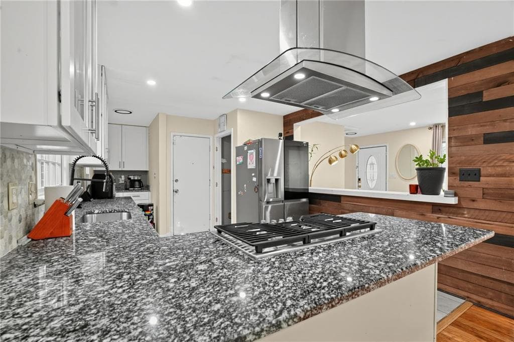 5 bedroom, 3 bathroom, 2,314 sq ft single family residence for sale at 2147 Jones Road, Atlanta, GA 30318 — photo 4