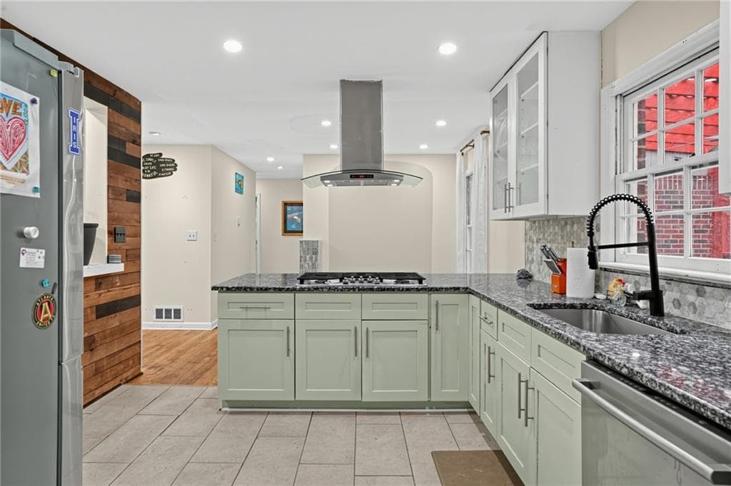 5 bedroom, 3 bathroom, 2,314 sq ft single family residence for sale at 2147 Jones Road, Atlanta, GA 30318 — photo 5