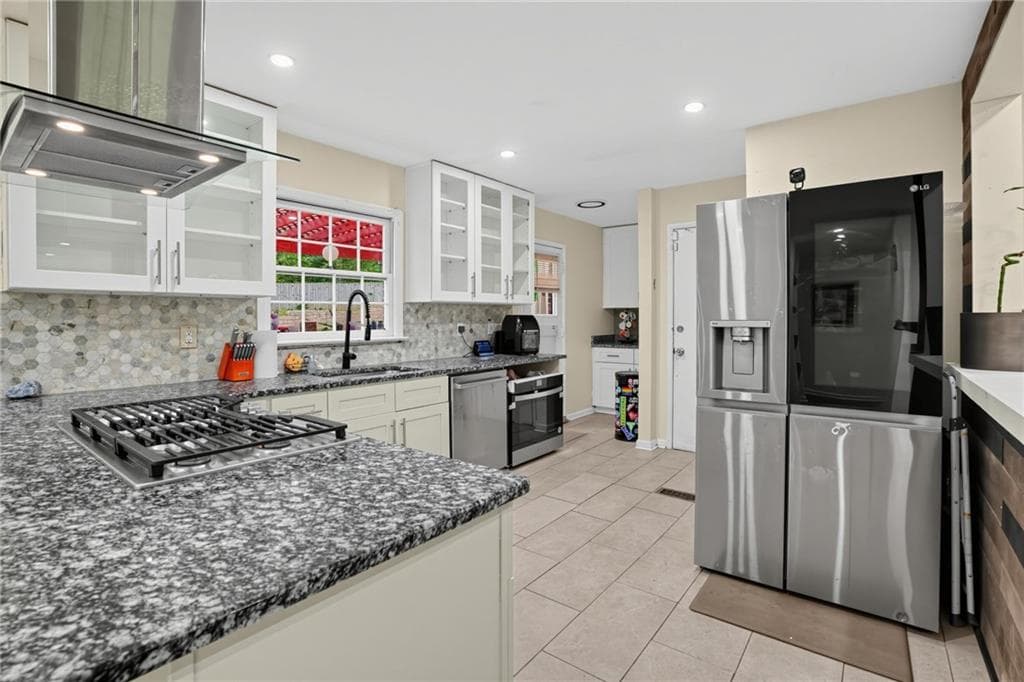 5 bedroom, 3 bathroom, 2,314 sq ft single family residence for sale at 2147 Jones Road, Atlanta, GA 30318 — photo 6