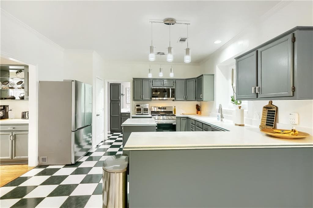 5 bedroom, 3 bathroom, 2,998 sq ft single family residence for sale at 109 Carolinas Way, Fayetteville, GA 30215 — photo 7