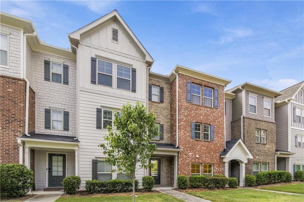3 bedroom, 4 bathroom, 1,744 sq ft townhouse for sale at 345 Sand Bay Drive 293, South Fulton, GA 30331 — photo 3