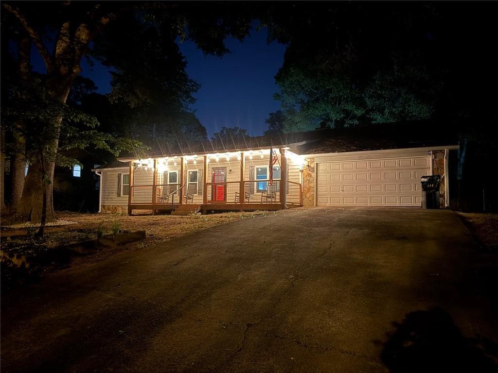 3 bedroom, 2 bathroom, 1,240 sq ft single family residence for sale at 3997 Stacy Lane, Snellville, GA 30039 — photo 3