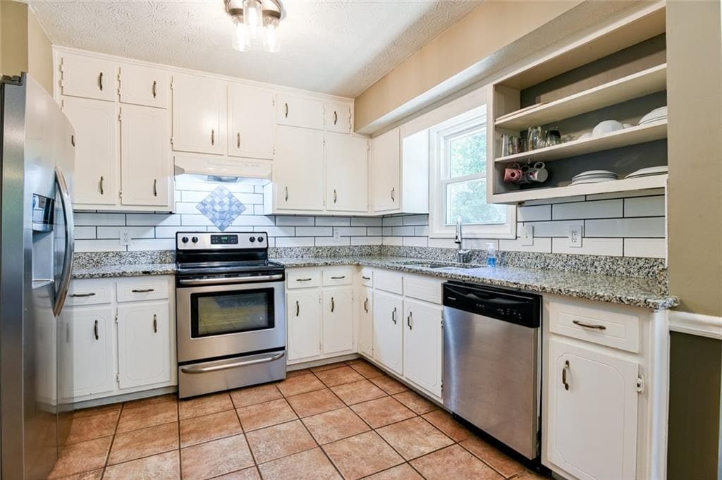 3 bedroom, 2 bathroom, 1,240 sq ft single family residence for sale at 3997 Stacy Lane, Snellville, GA 30039 — photo 9