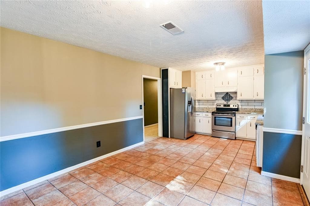 3 bedroom, 2 bathroom, 1,240 sq ft single family residence for sale at 3997 Stacy Lane, Snellville, GA 30039 — photo 10