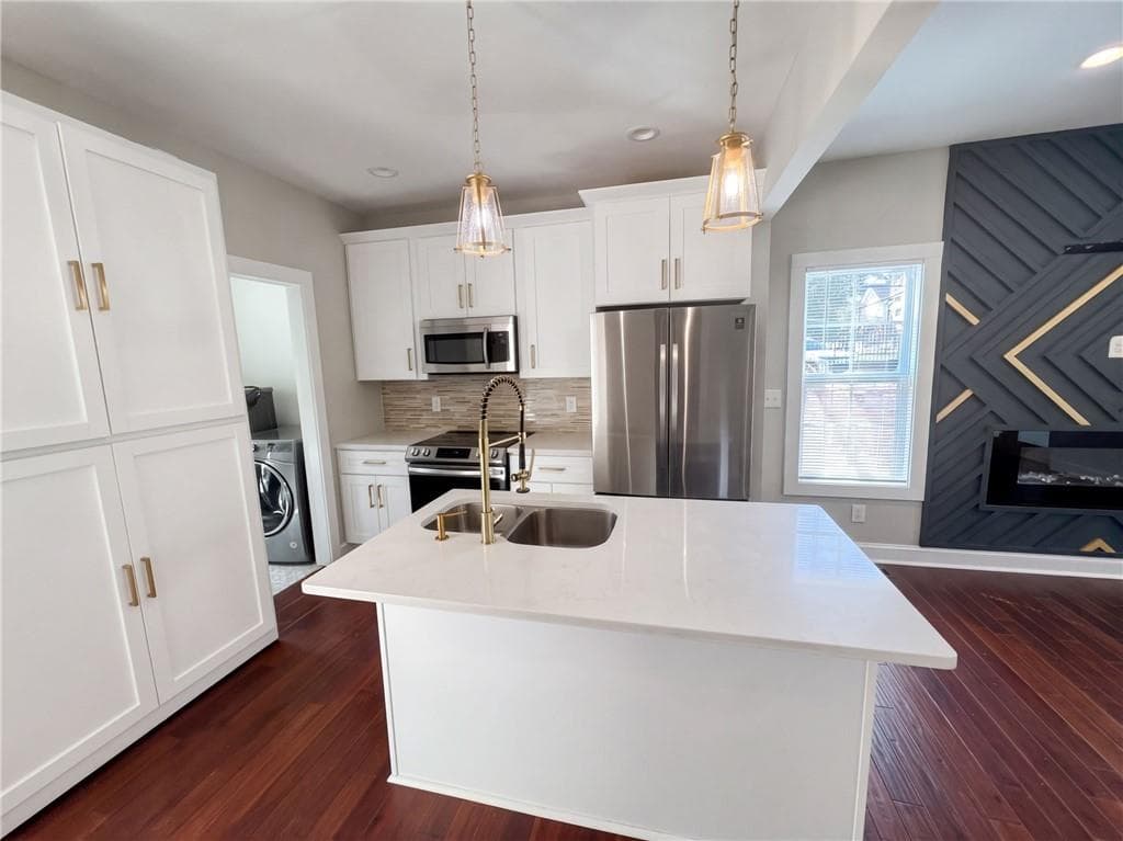 4 bedroom, 4 bathroom, 1,840 sq ft single family residence for sale at 213 Joseph E Lowery Boulevard, Atlanta, GA 30314 — photo 2