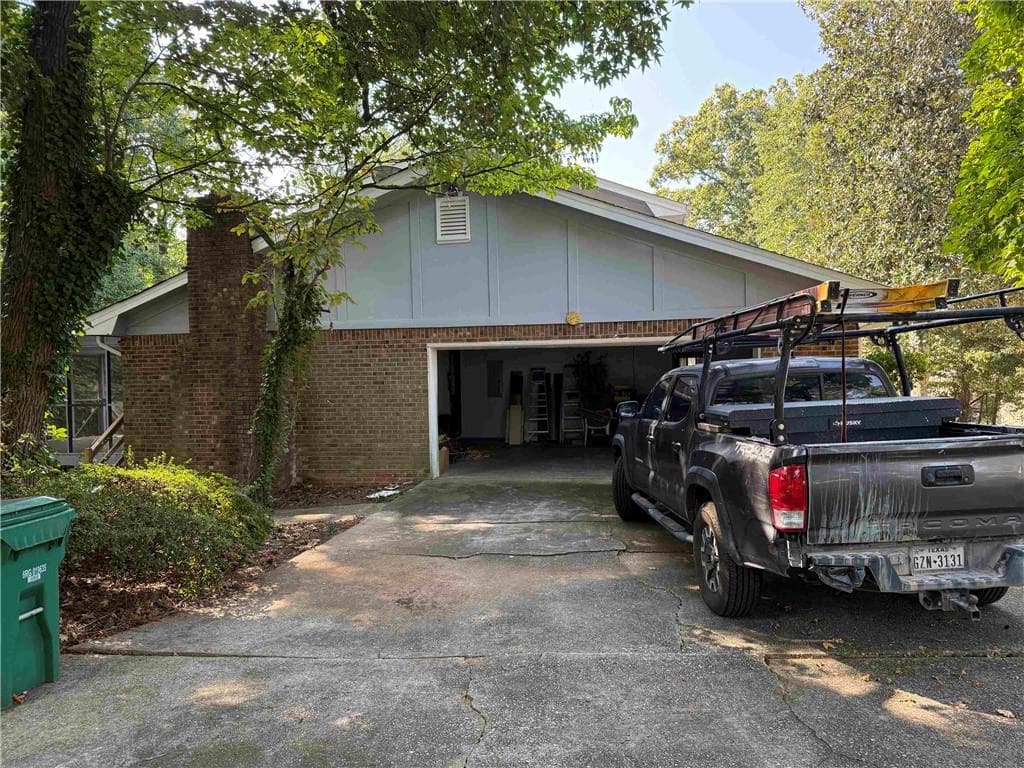 4 bedroom, 3 bathroom, 2,354 sq ft single family residence for sale at 406 OHERN Court, Stone Mountain, GA 30088 — photo 2