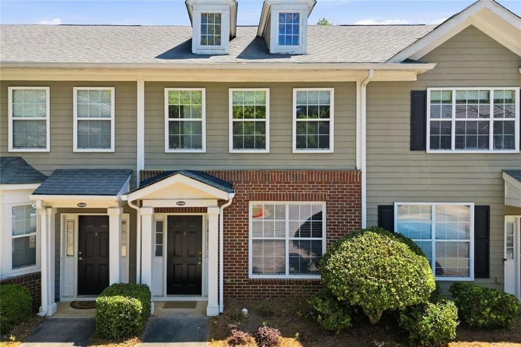 2 bedroom, 3 bathroom, 1,260 sq ft townhouse for sale at 2086 Del Lago Circle, Kennesaw, GA 30152 — photo 2