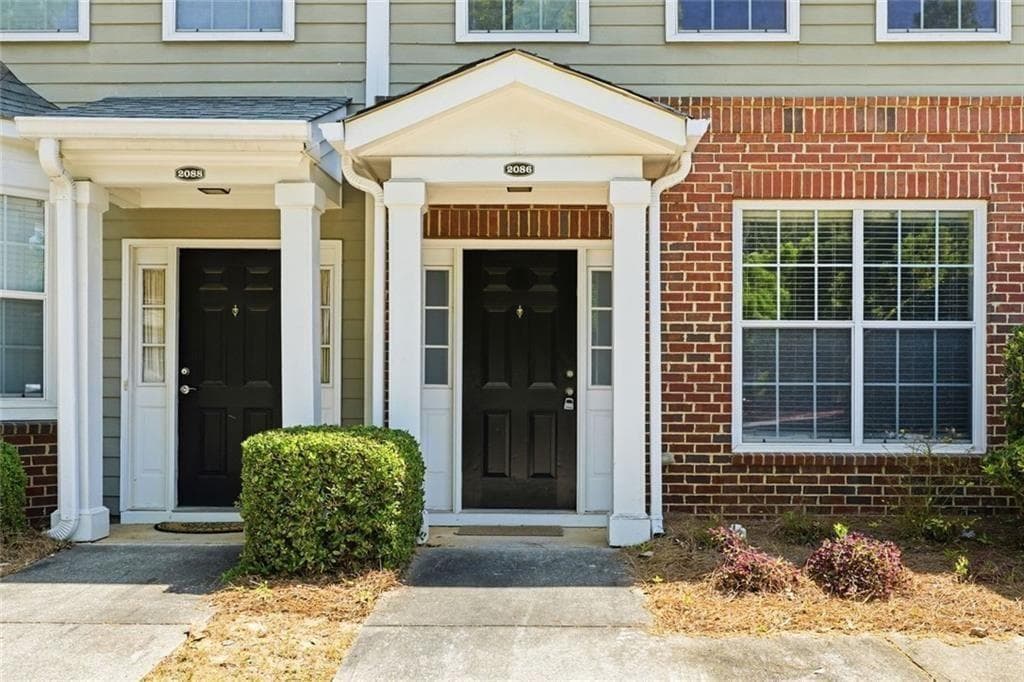 2 bedroom, 3 bathroom, 1,260 sq ft townhouse for sale at 2086 Del Lago Circle, Kennesaw, GA 30152 — photo 3