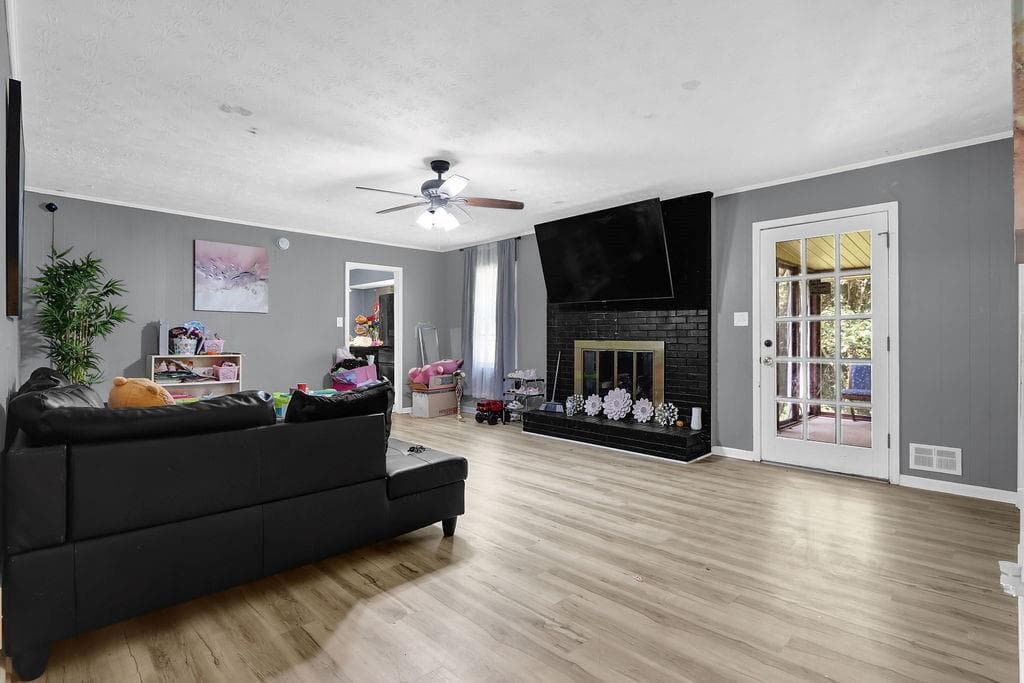 7 bedroom, 2 bathroom, 3,709 sq ft single family residence for sale at 5645 Nottingham Drive, Lilburn, GA 30047 — photo 2