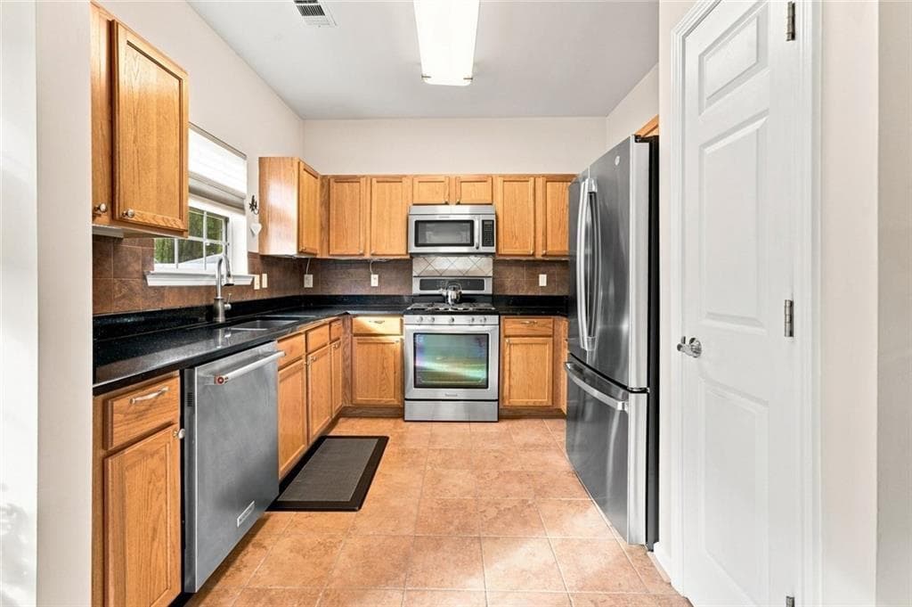 3 bedroom, 3 bathroom, 1,248 sq ft single family residence for sale at 4706 Autumn Rose Trail, Oakwood, GA 30566 — photo 9