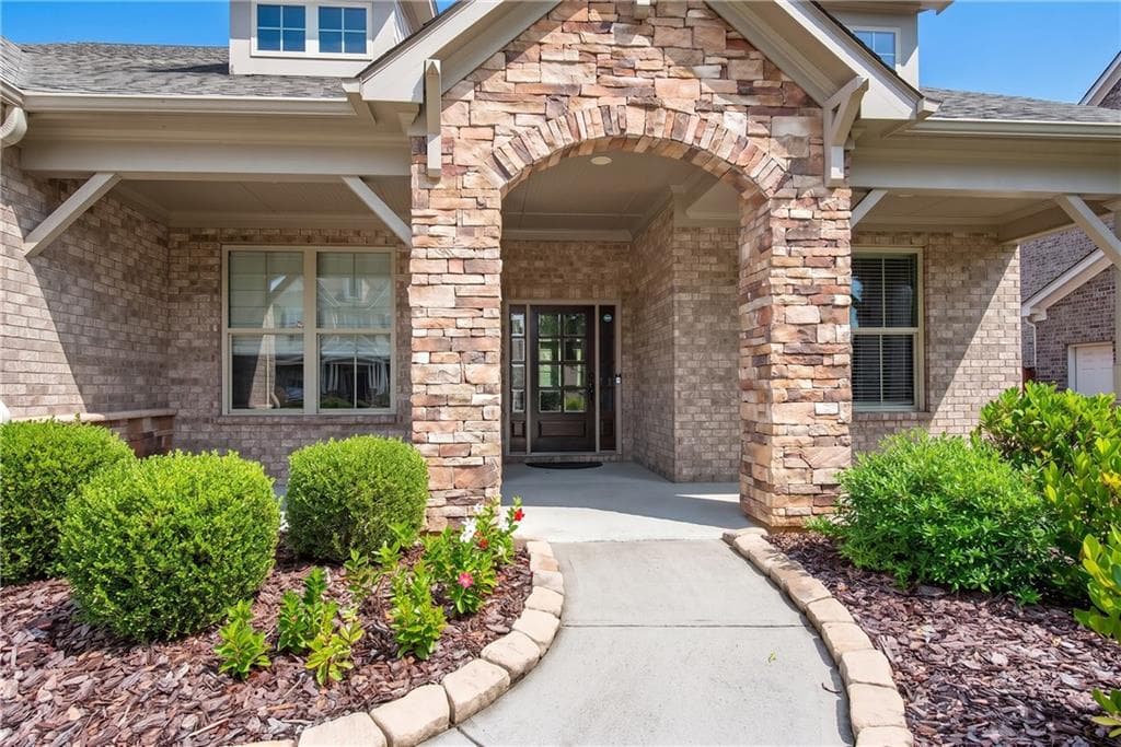 4 bedroom, 4 bathroom, 3,079 sq ft single family residence under contract at 2605 Alpine Terrace, Cumming, GA 30041 — photo 3