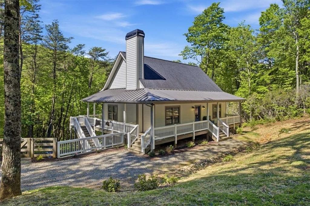 3 bedroom, 3 bathroom, 1,819 sq ft single family residence for sale at 4956 Burnt Mountain Road, Ellijay, GA 30536