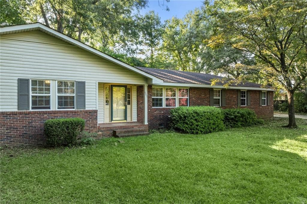 3 bedroom, 2 bathroom, 1,670 sq ft single family residence for sale at 607 Hardeman Avenue, Fort Valley, GA 31030 — photo 5