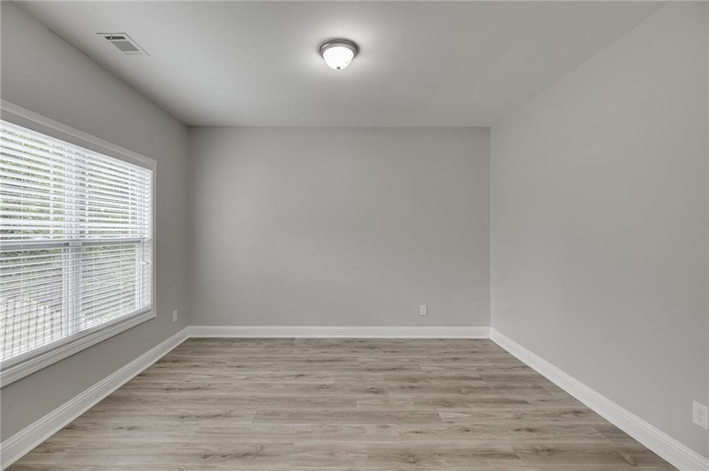 4 bedroom, 3 bathroom, 2,360 sq ft single family residence for sale at 4236 Suwanee Brook Court, Buford, GA 30518 — photo 5