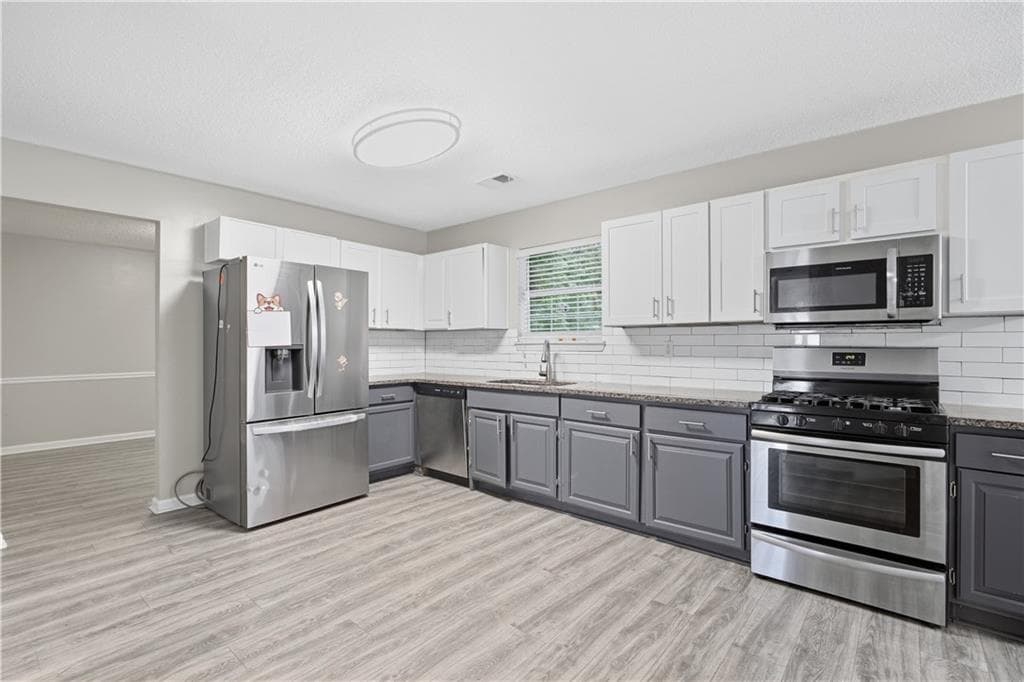3 bedroom, 3 bathroom, 1,926 sq ft single family residence for sale at 3476 Waldrop Creek Trail, Decatur, GA 30034 — photo 9
