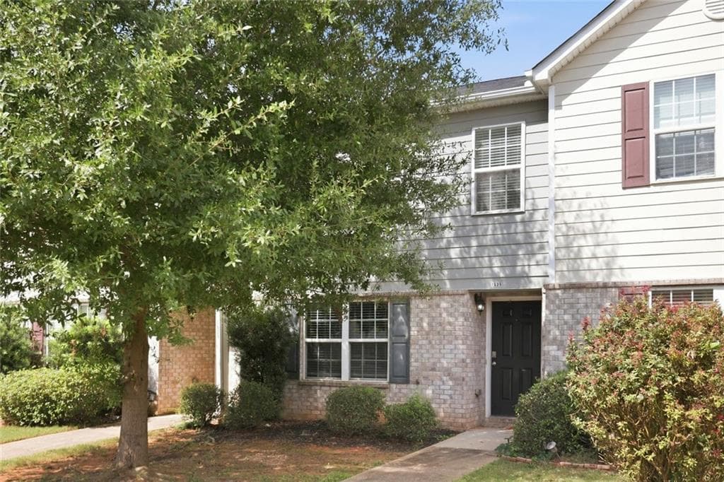 3 bedroom, 3 bathroom, 1,834 sq ft townhouse for sale at 1535 Hydrangea Lane, Mcdonough, GA 30253