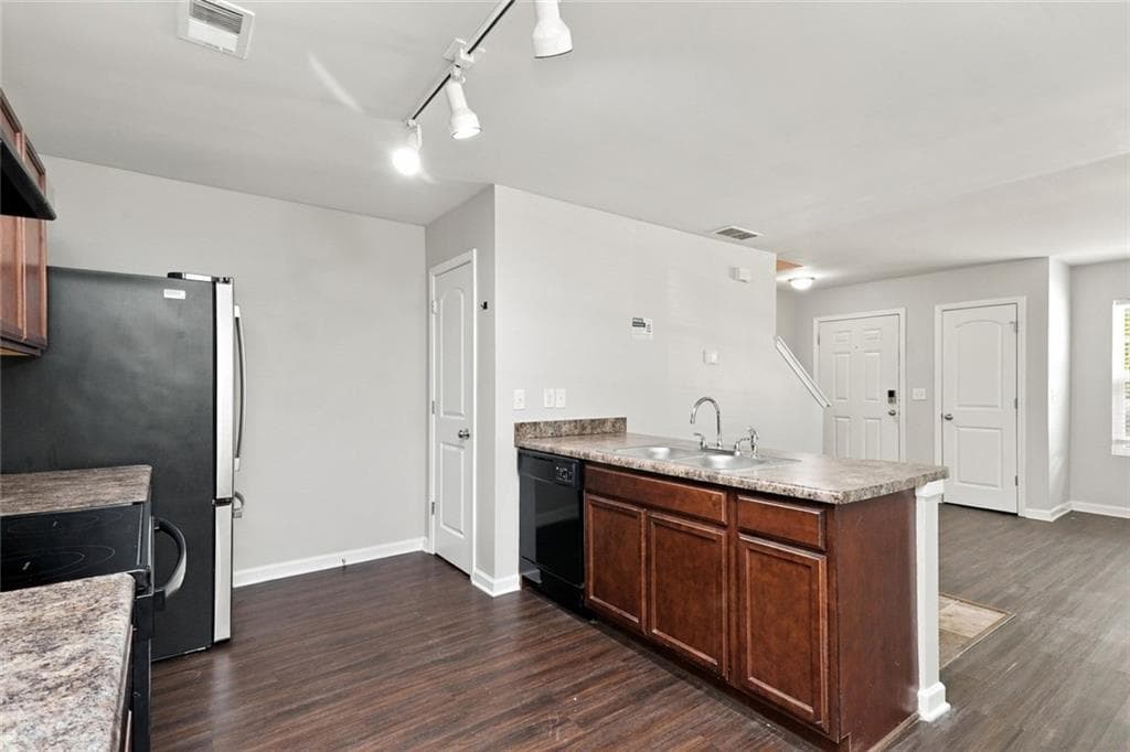 3 bedroom, 3 bathroom, 1,834 sq ft townhouse for sale at 1535 Hydrangea Lane, Mcdonough, GA 30253 — photo 6