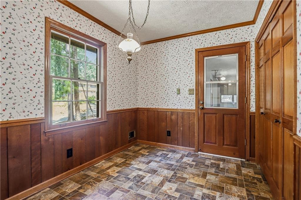 4 bedroom, 3 bathroom, 3,760 sq ft single family residence for sale at 585 Buckeye Circle, Conyers, GA 30094 — photo 7