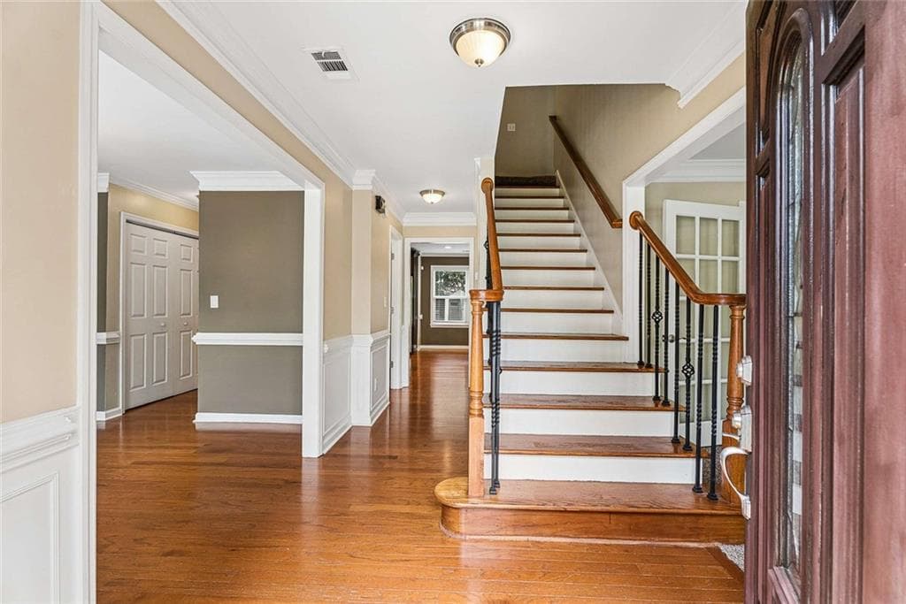 5 bedroom, 3 bathroom, 2,972 sq ft single family residence under contract at 2351 Netherstone Drive, Marietta, GA 30066 — photo 3