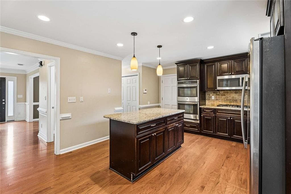 5 bedroom, 3 bathroom, 2,972 sq ft single family residence under contract at 2351 Netherstone Drive, Marietta, GA 30066 — photo 10