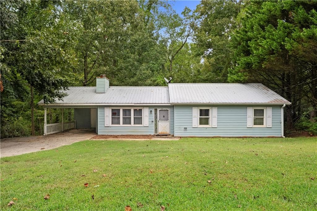3 bedroom, 2 bathroom, 1,228 sq ft single family residence for sale at 5510 Concord Circle, Gainesville, GA 30507