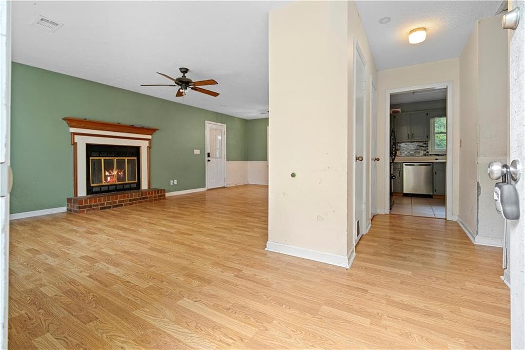 3 bedroom, 2 bathroom, 1,228 sq ft single family residence for sale at 5510 Concord Circle, Gainesville, GA 30507 — photo 3