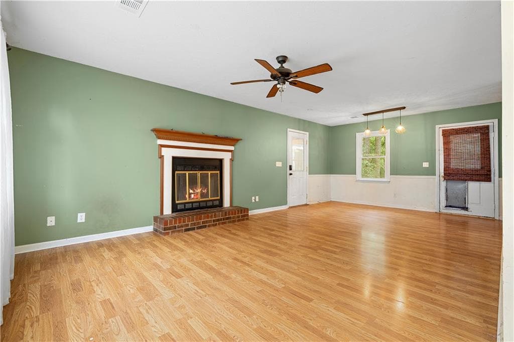 3 bedroom, 2 bathroom, 1,228 sq ft single family residence for sale at 5510 Concord Circle, Gainesville, GA 30507 — photo 4