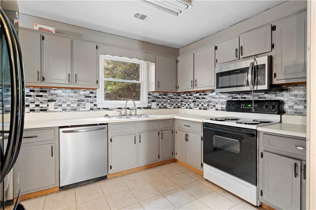 3 bedroom, 2 bathroom, 1,228 sq ft single family residence for sale at 5510 Concord Circle, Gainesville, GA 30507 — photo 6