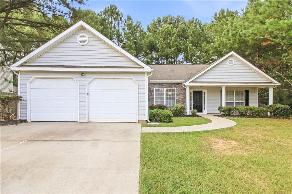 3 bedroom, 2 bathroom, 1,648 sq ft single family residence for sale at 1426 Hyde Court, Hampton, GA 30228