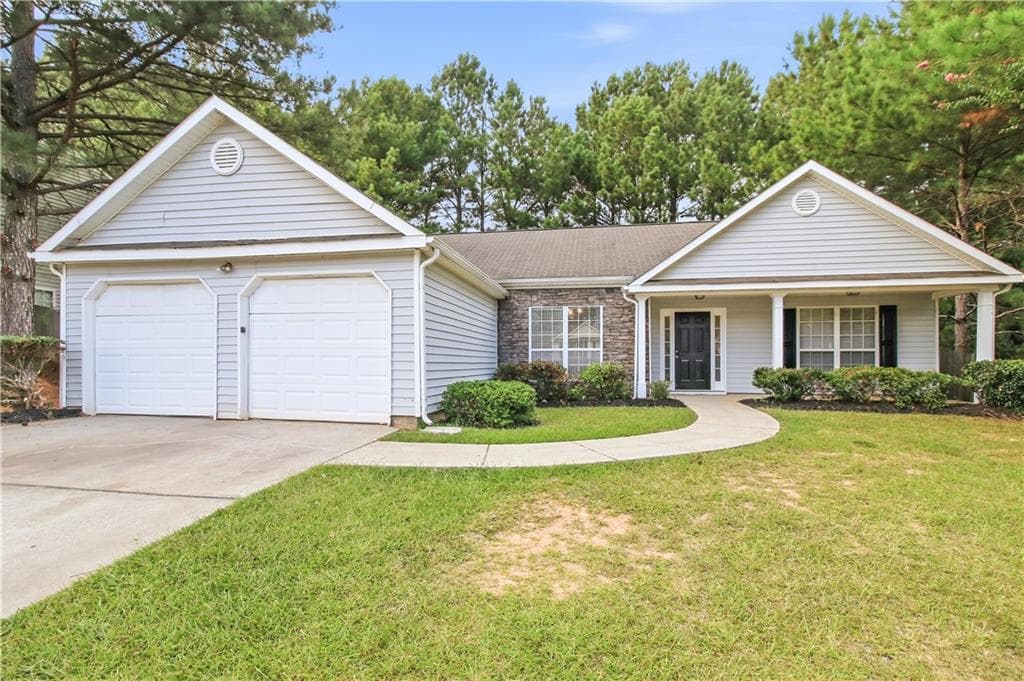 3 bedroom, 2 bathroom, 1,648 sq ft single family residence for sale at 1426 Hyde Court, Hampton, GA 30228 — photo 2