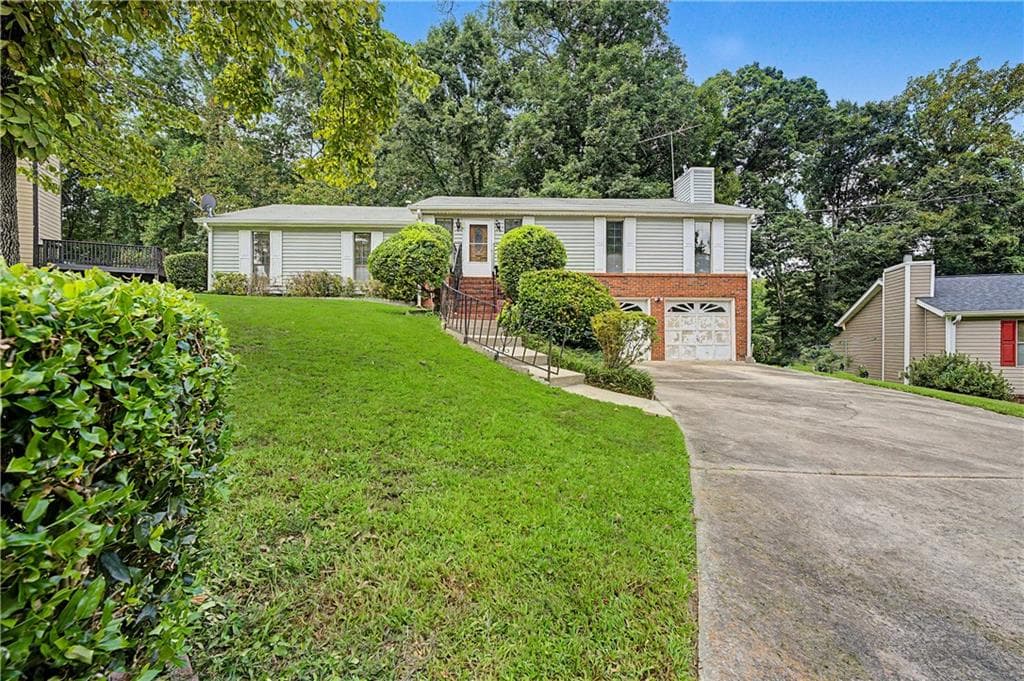 3 bedroom, 2 bathroom, 2,040 sq ft single family residence for sale at 2847 Kathryn Circle, Atlanta, GA 30331