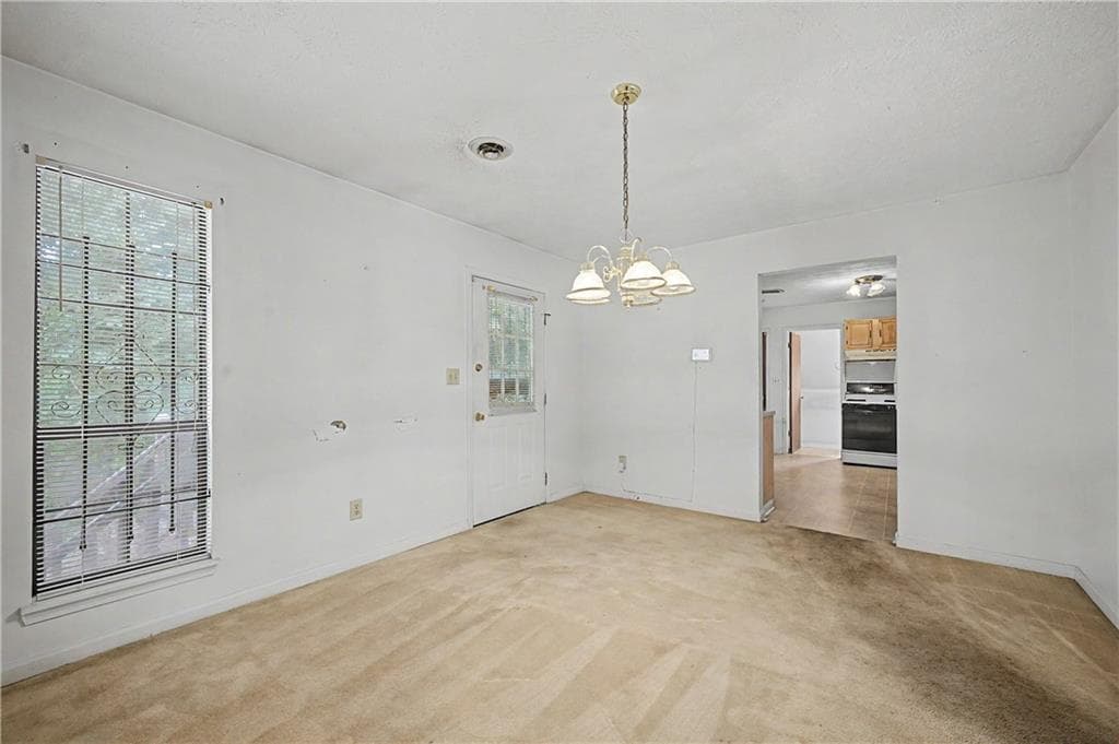 3 bedroom, 2 bathroom, 2,040 sq ft single family residence for sale at 2847 Kathryn Circle, Atlanta, GA 30331 — photo 7